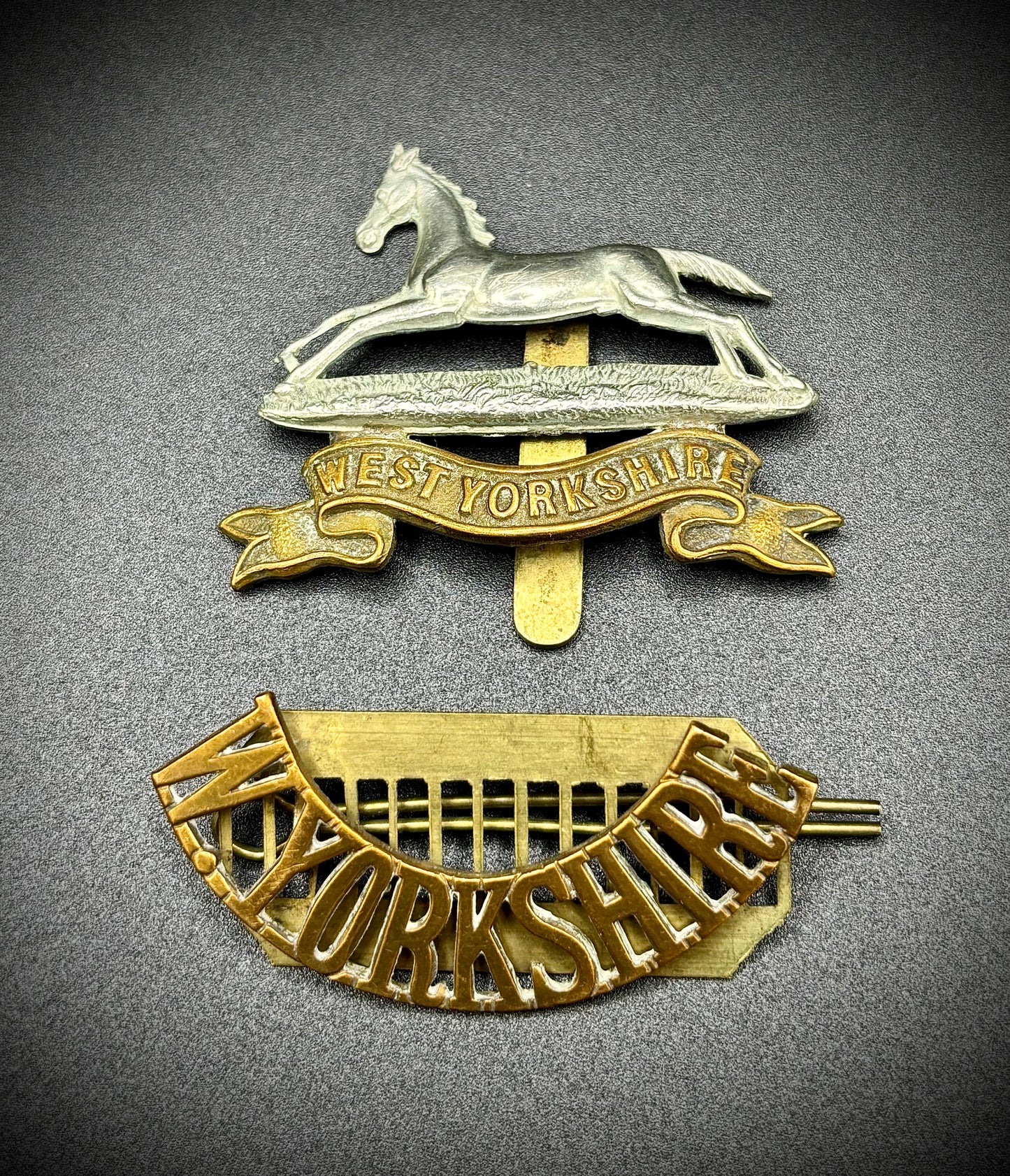 WW1 Royal Yorkshire Regiment Cap Badge And Shoulder Title