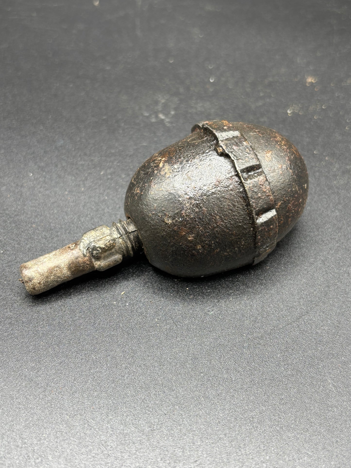 WW1 'cut away' German Egg Grenade (Model 17 Eierhandgranate)