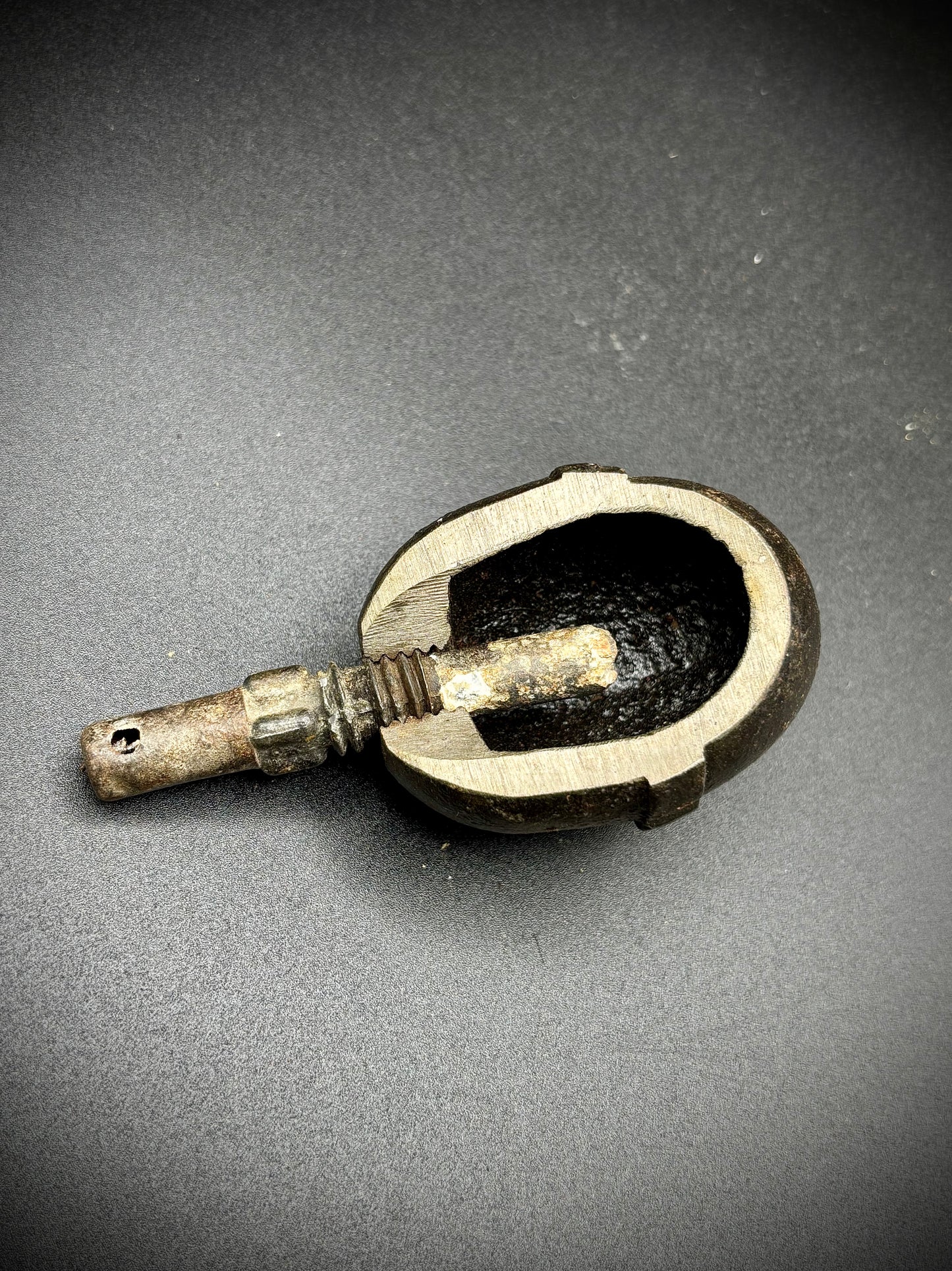 WW1 'cut away' German Egg Grenade (Model 17 Eierhandgranate)