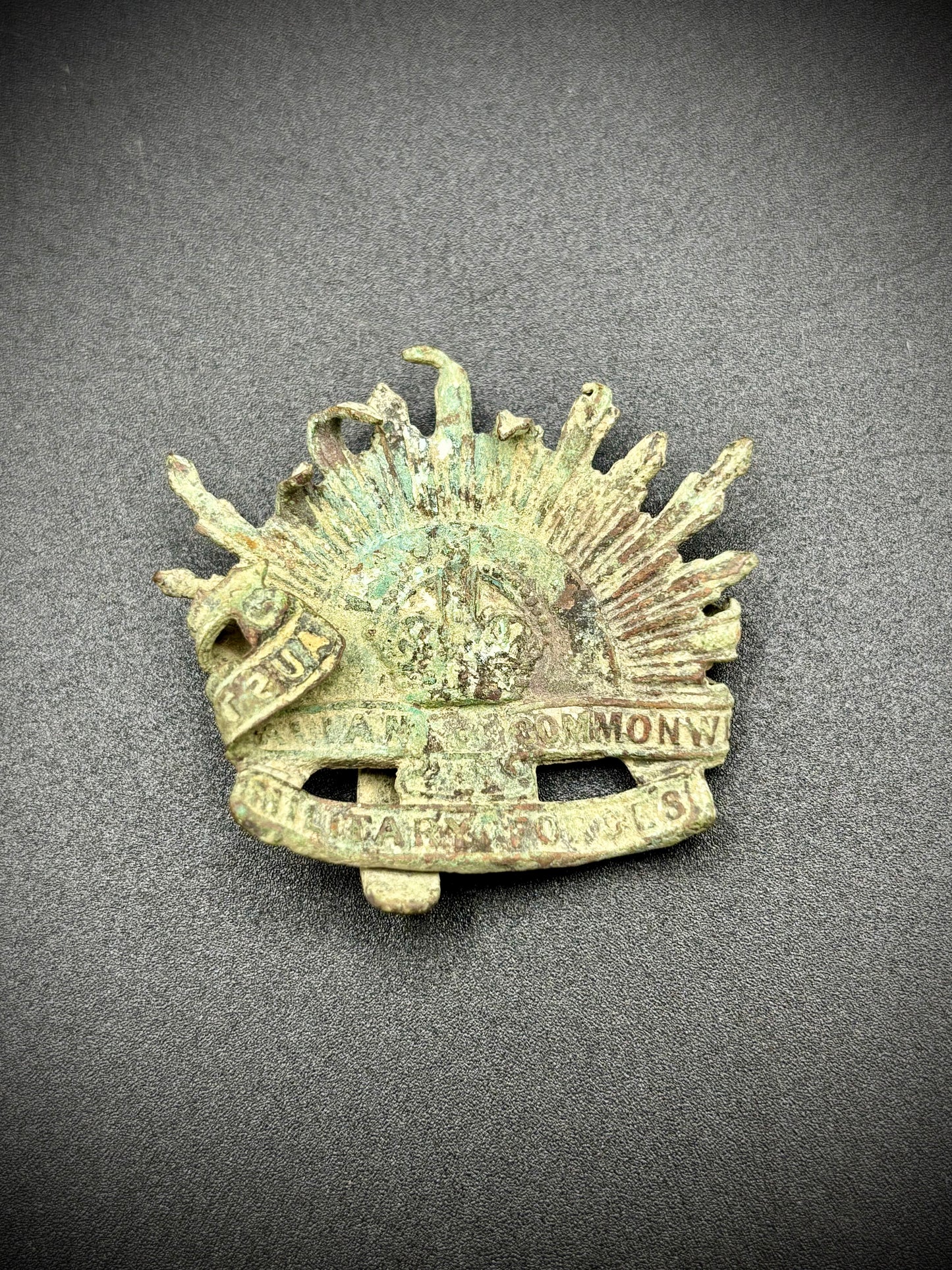 WW1 Australia Cap Badge Somme Find