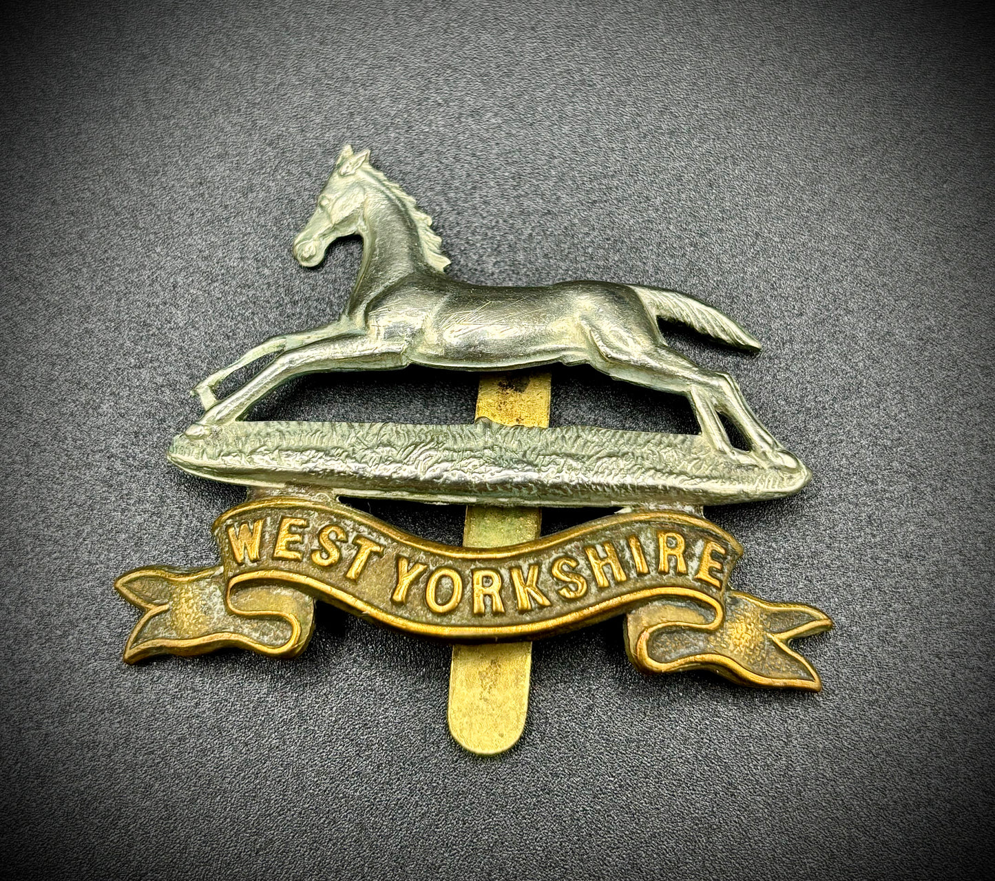 WW1 Royal Yorkshire Regiment Cap Badge And Shoulder Title