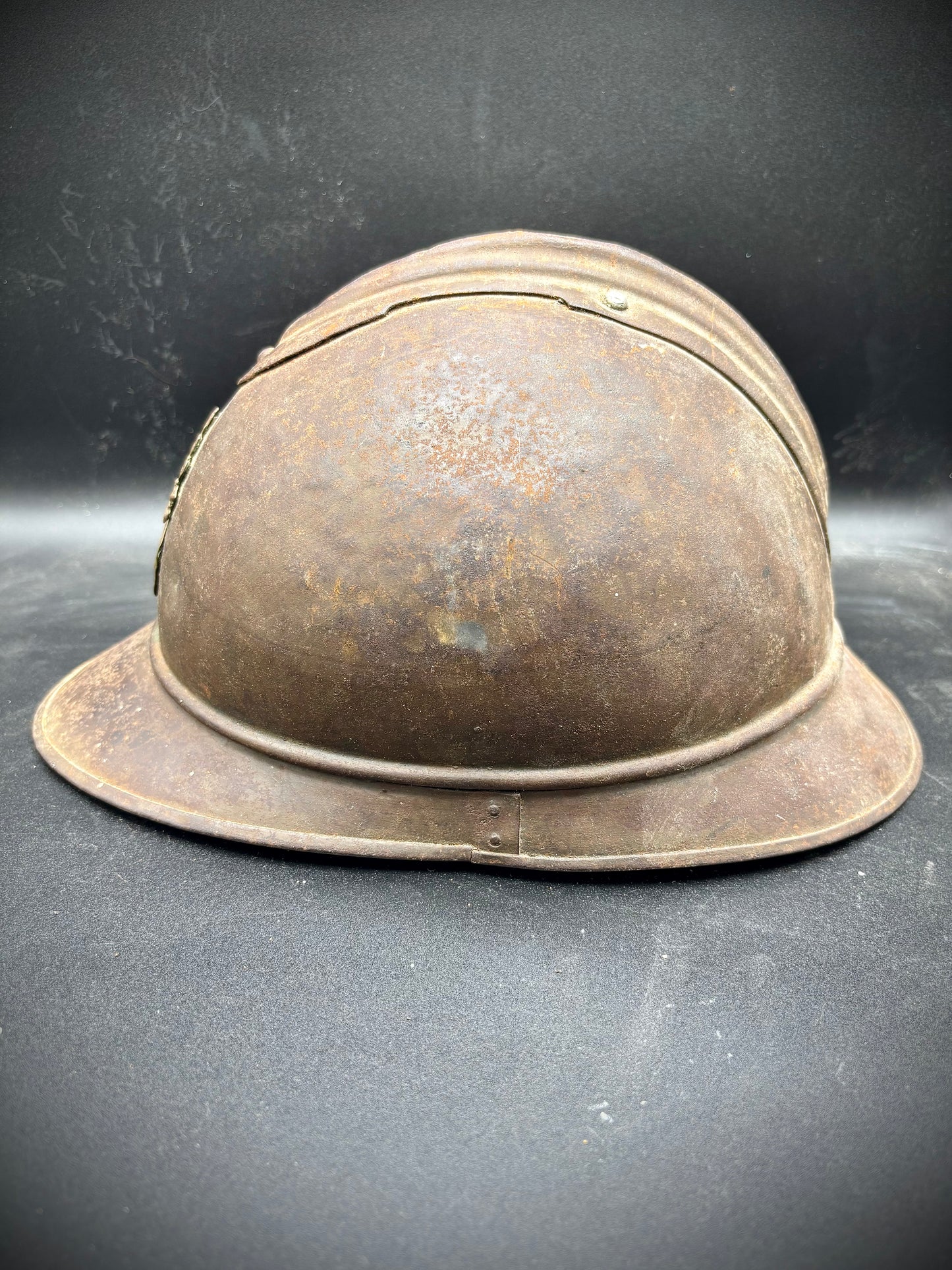 WW1 French Adrian Helmet With Intriguing Badge