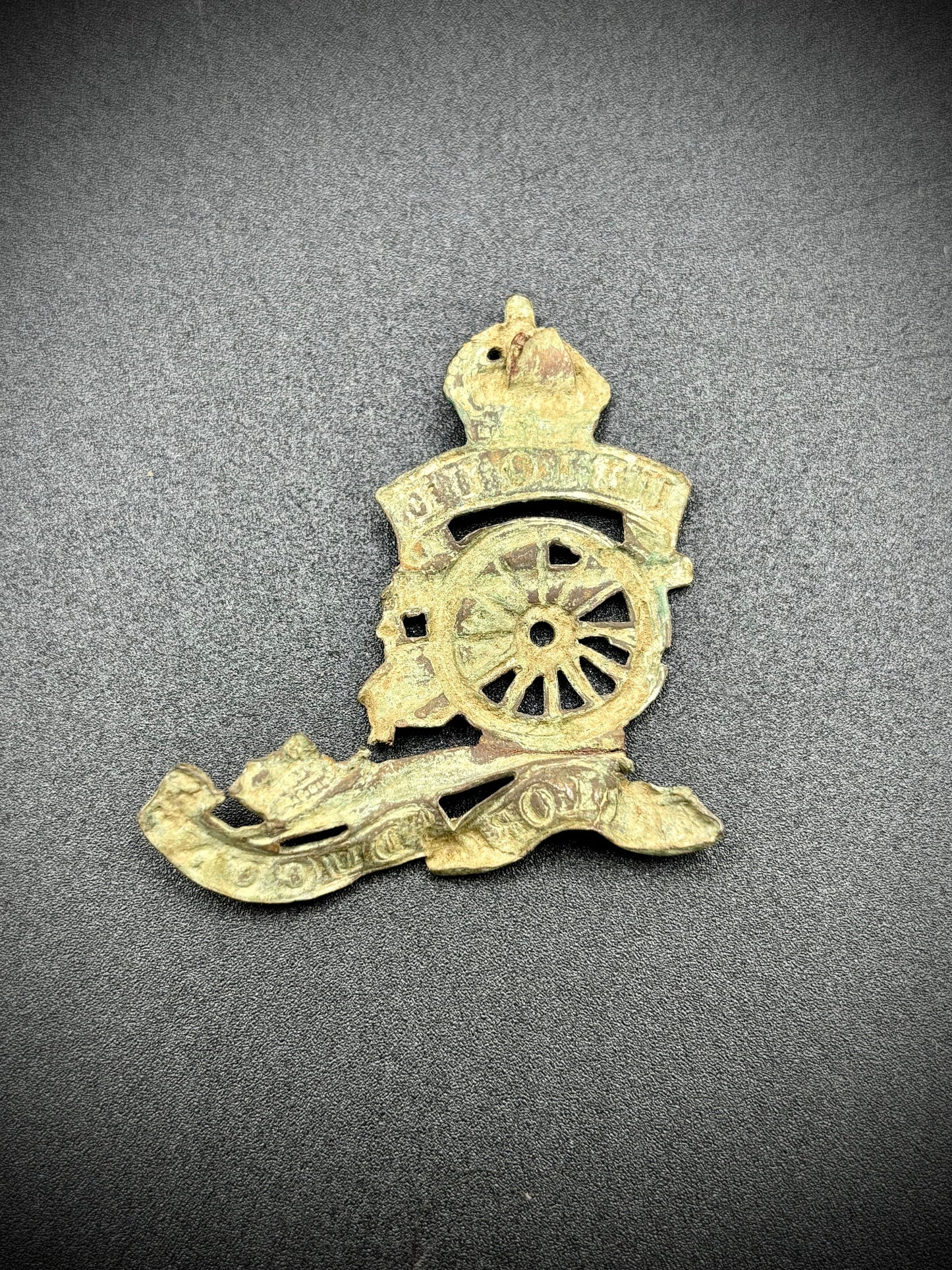WW1 Royal Artillery Cap Badge Somme Find
