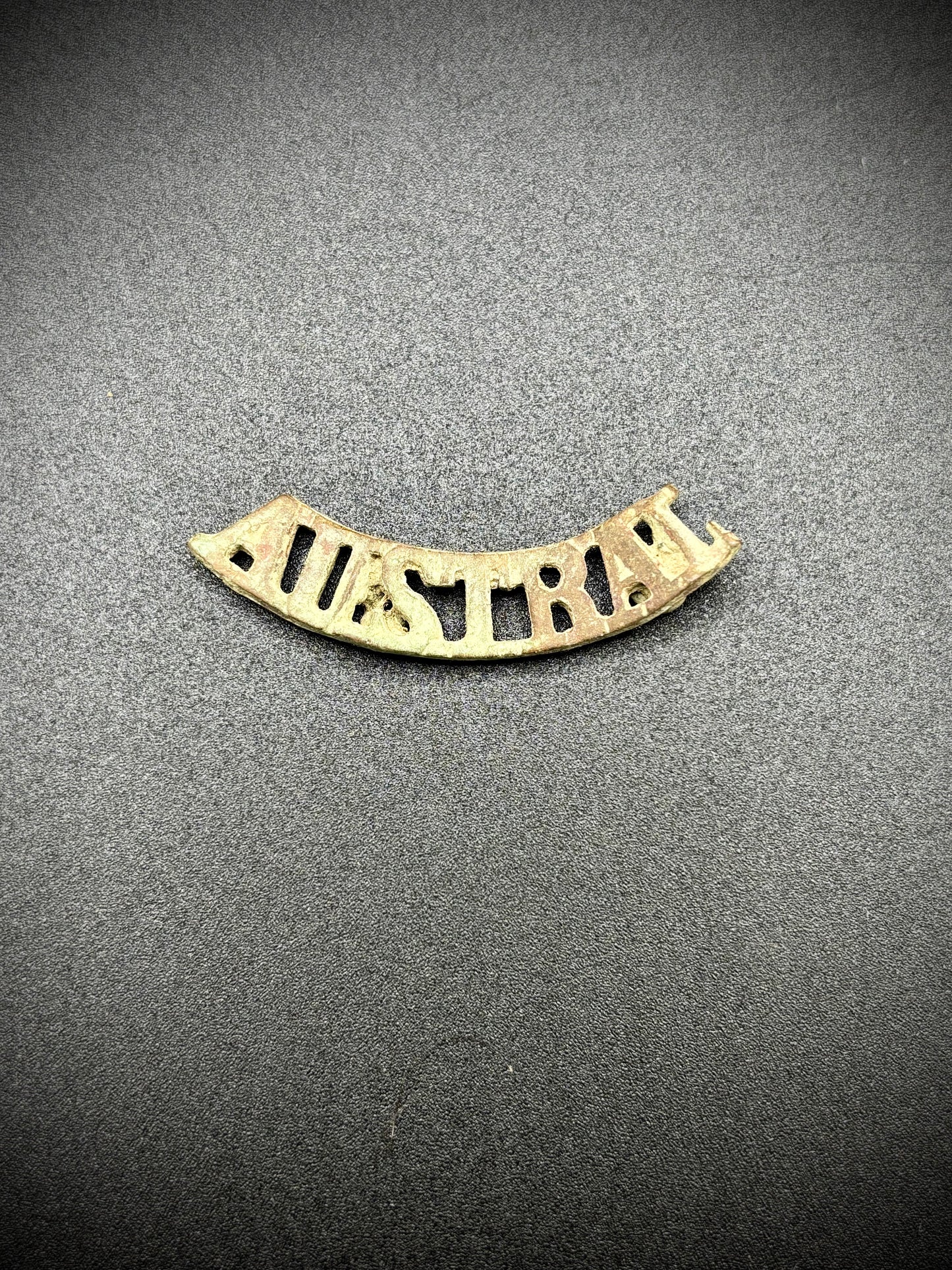 WW1 Australian Cap Shoulder Title Somme Find