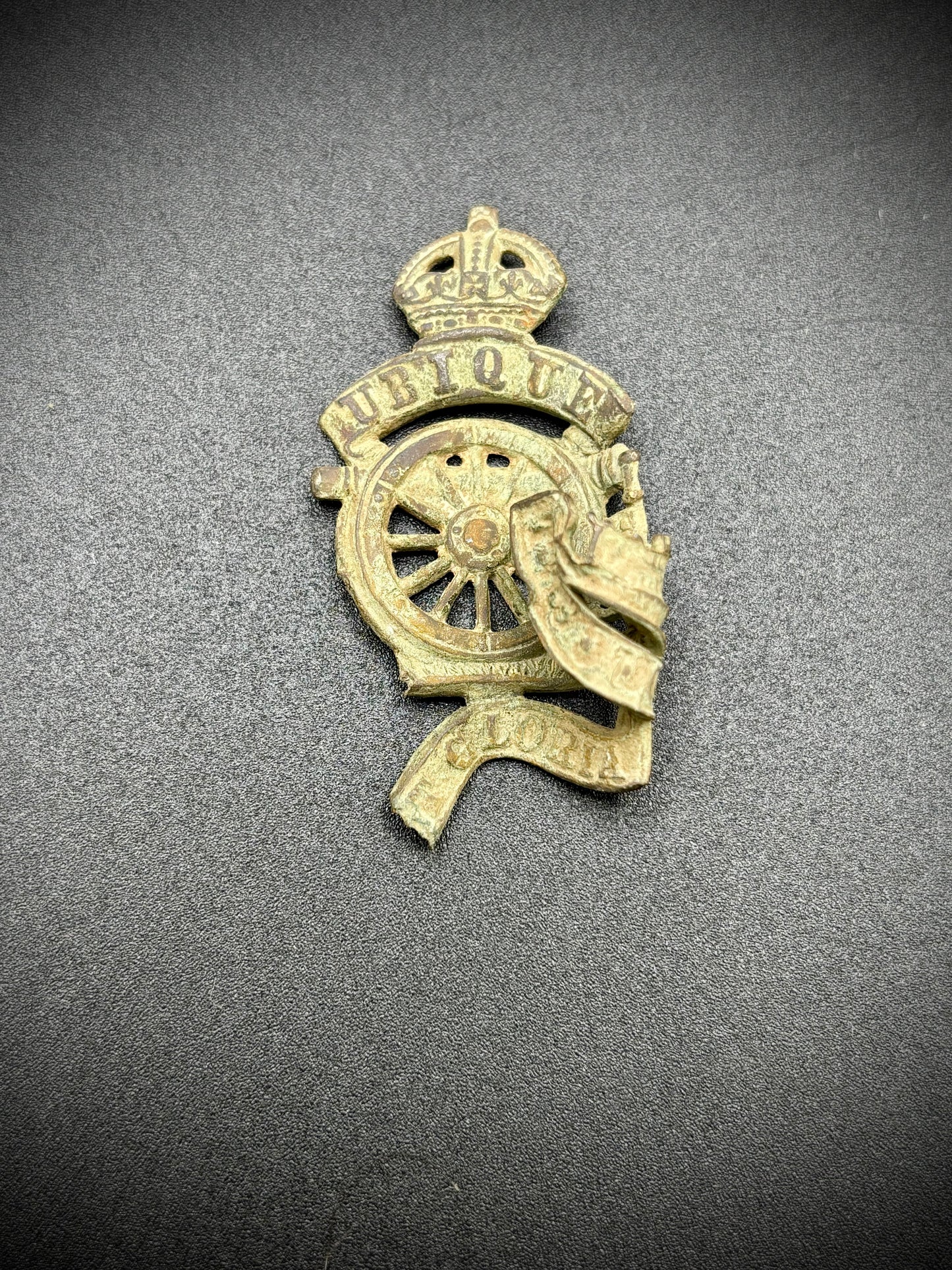 WW1 Royal Artillery Cap Badge Somme Find