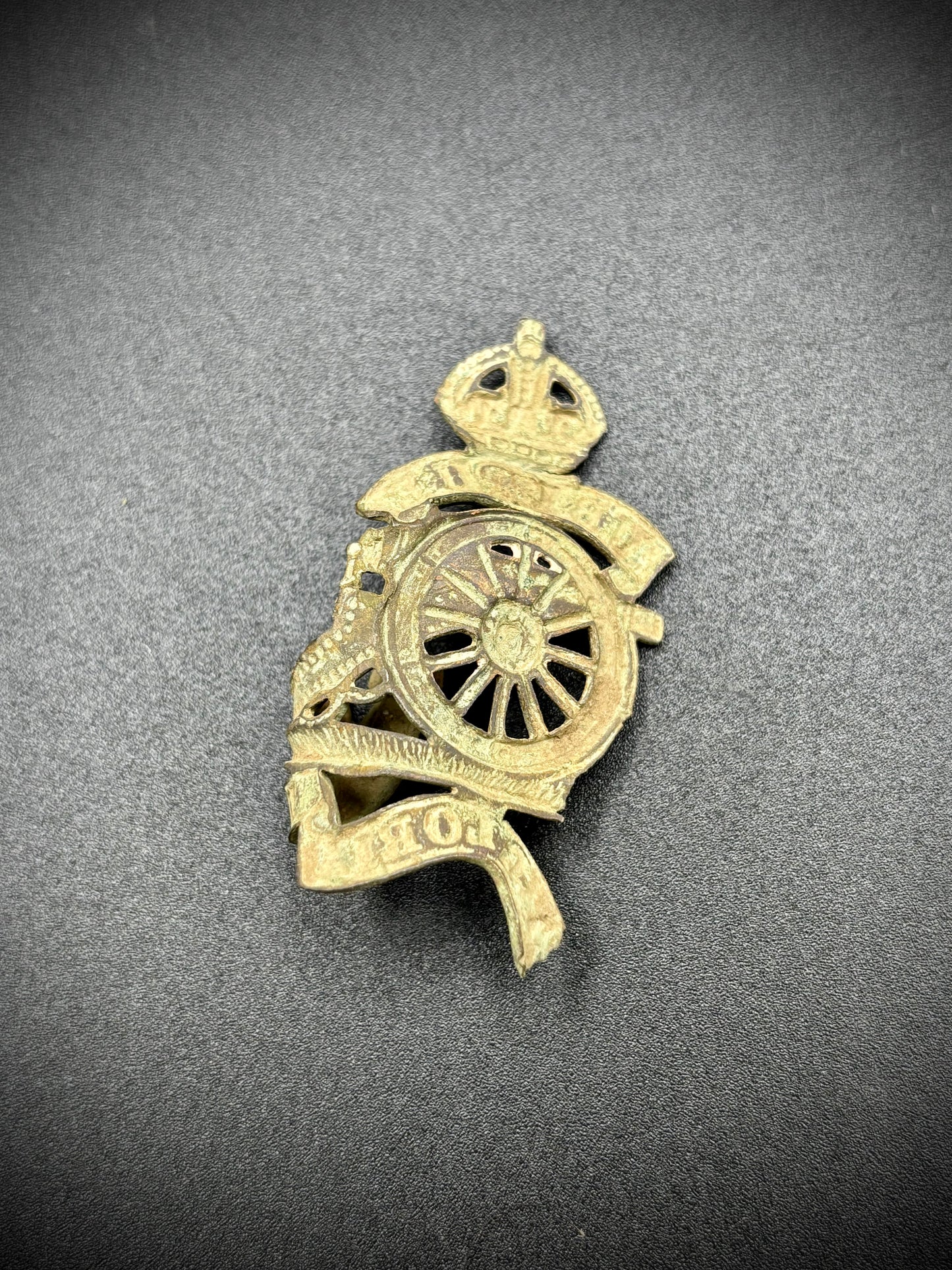 WW1 Royal Artillery Cap Badge Somme Find